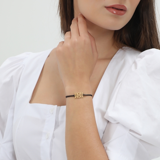 Fashionable.Me βραχιόλι με μαύρο κορδόνι και ματ επίχρυση λέξη ΜΟΜ-