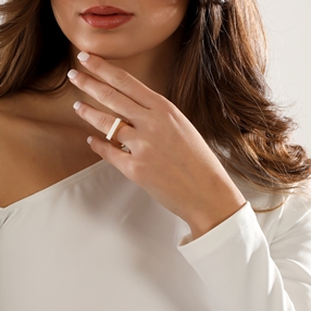 Dreaming Mood gold plated ring with ivory enamel-