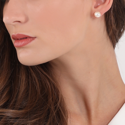 The Chain Addiction pearl studs-