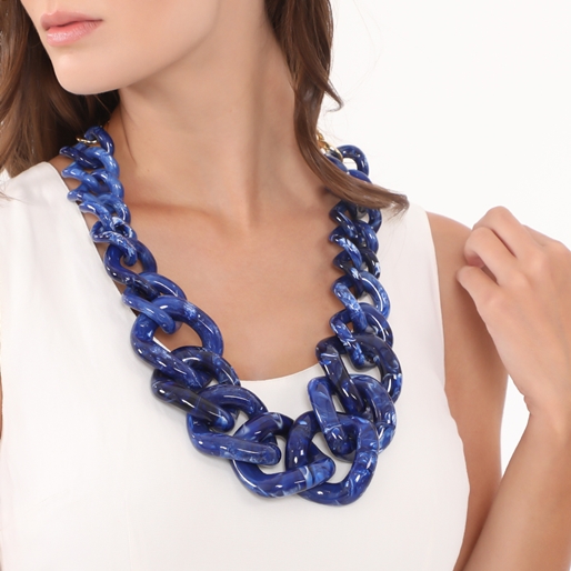 Impress Me chunky chain necklace in blue-