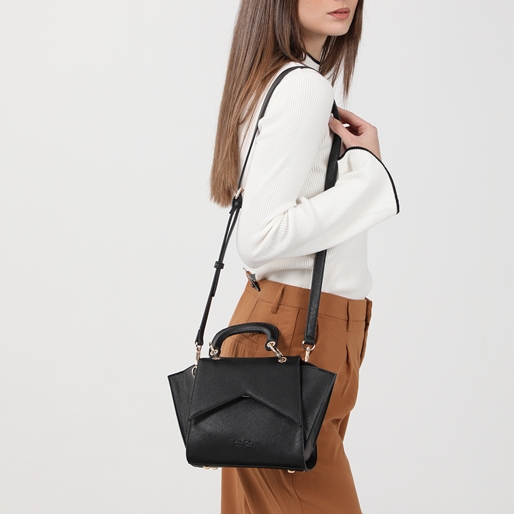City Vibes black crossbody with short handle-