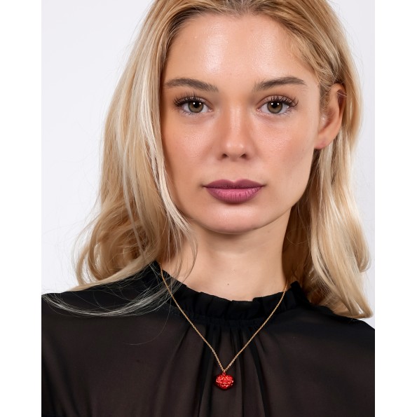 Queen of Hearts κοντό γυναικείο επίχρυσο κολιέ με καρδιά σε κόκκινο χρώμα Κοσμήματα